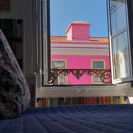Homestay The Lisbon'S Light - Bed And Breakfast - Apartment Shared With The Hosts
