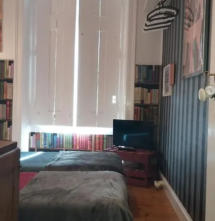 Homestay The Lisbon'S Light - Bed And Breakfast - Apartment Shared With The Hosts