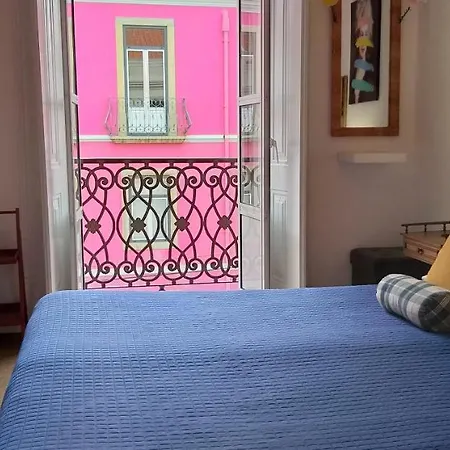 The Lisbon'S Light - Bed And Breakfast - Apartment Shared With The Hosts Lisbon
