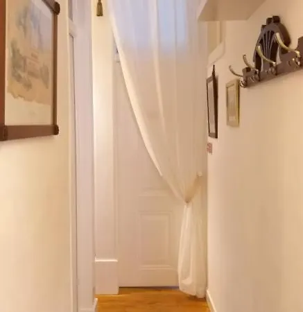 The Lisbon'S Light - Bed And Breakfast - Apartment Shared With The Hosts *